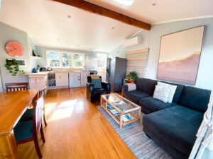 Kohinui Cottage Open Plan Living room